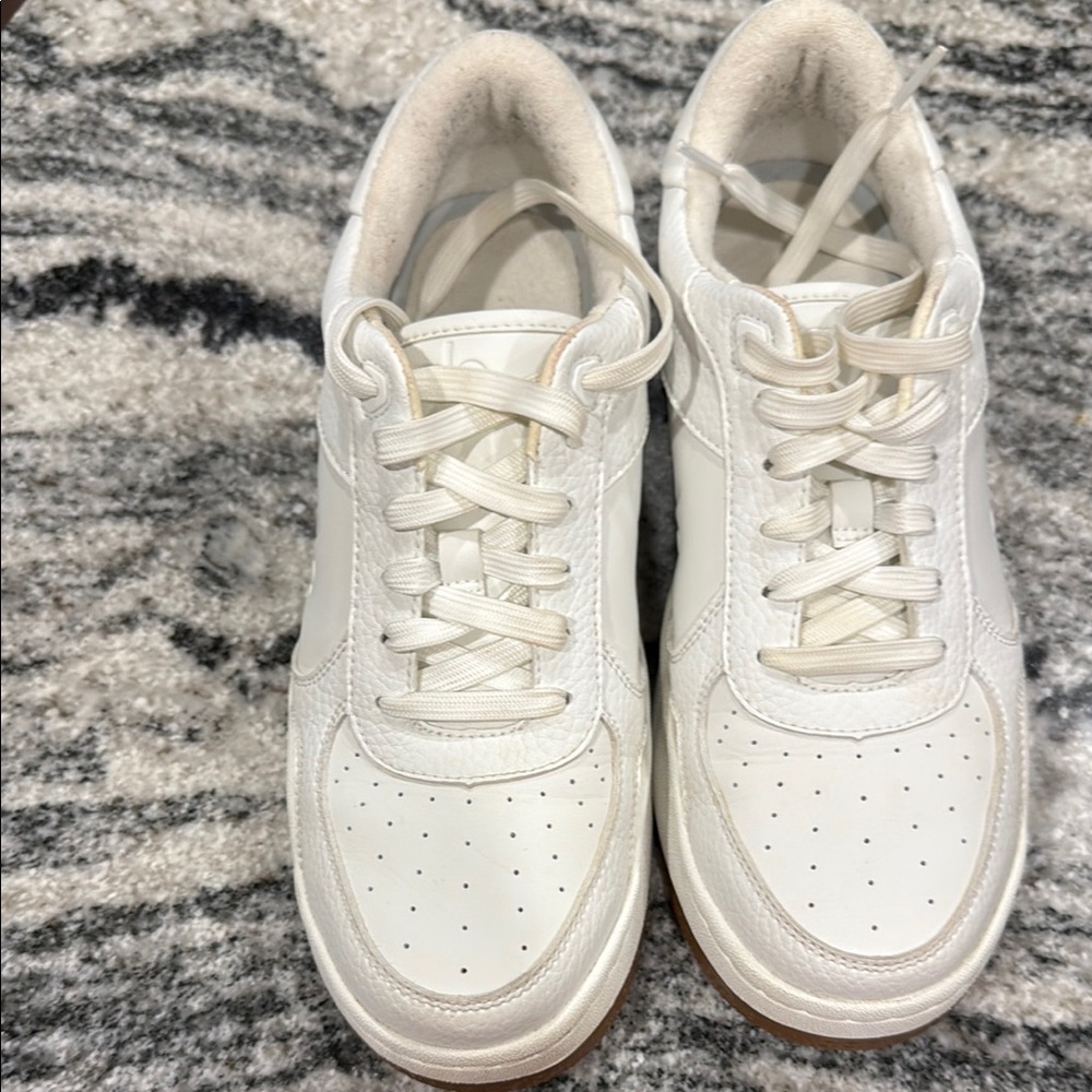 Alo Yoga recovery mode sneakers